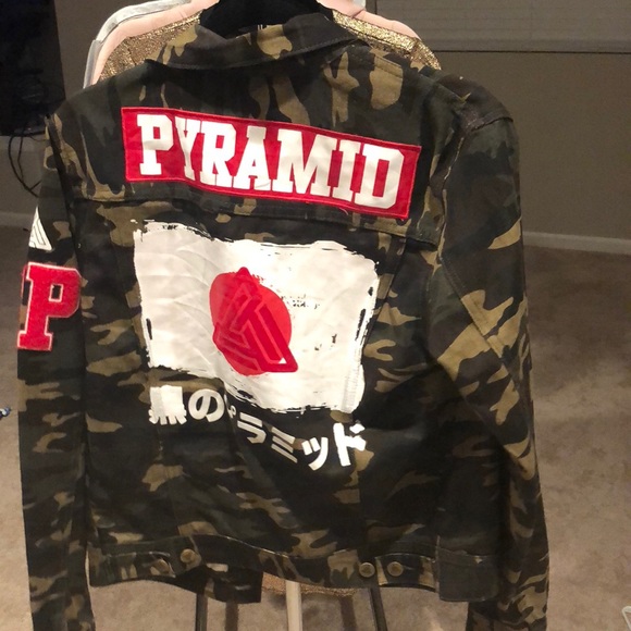 black pyramid camo jacket